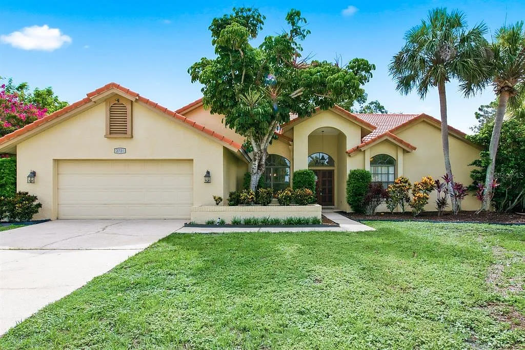 2729 Redford Court E, Clearwater FL before permanent home lighting — daytime home with no roofline lights
